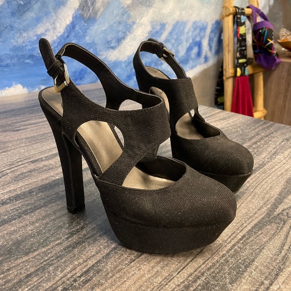 Guess Heels - Picture 1 of 12